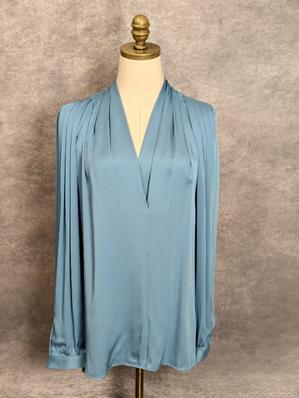 NWT Elie Tahari Mirage Satin Pleated Sleeve V-Neck Blouse M Silk Blend Luxury